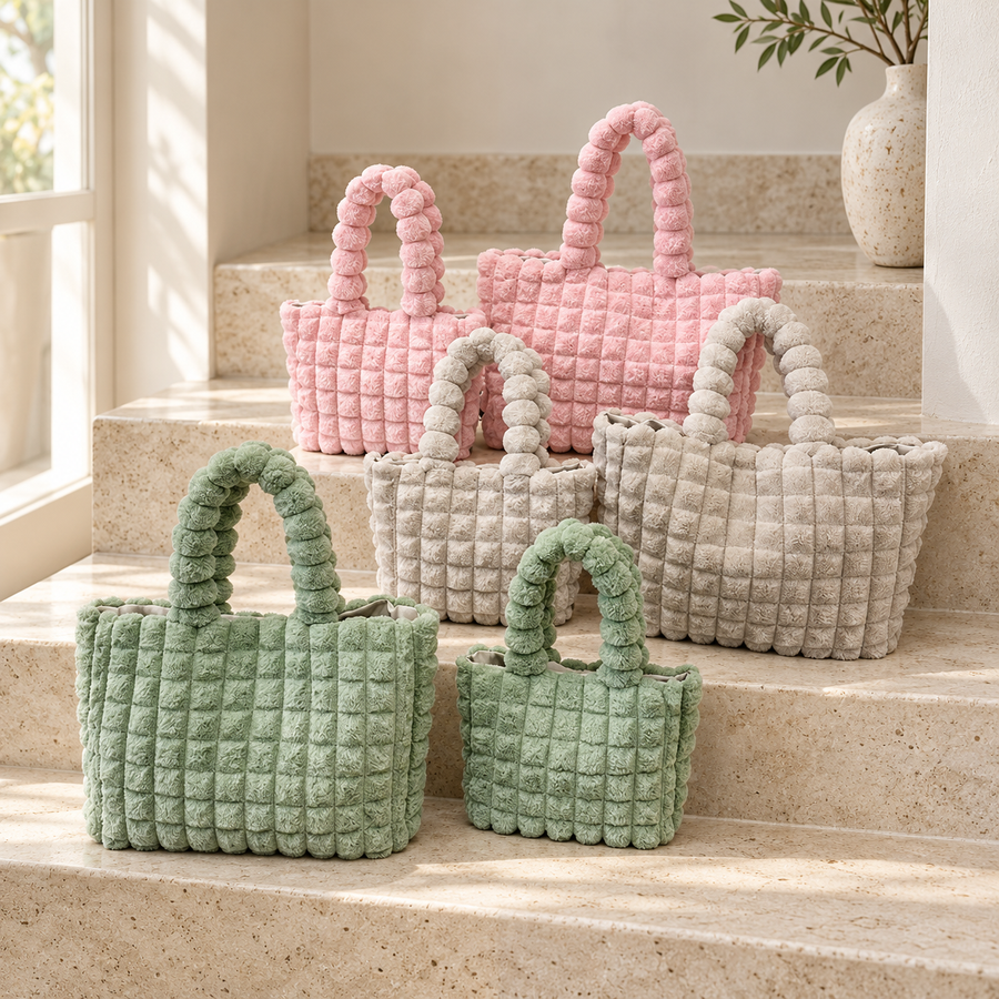 Cabas Peluche Gaufré, trois couleurs et deux tailles présentées ensemble – Brin de Charme