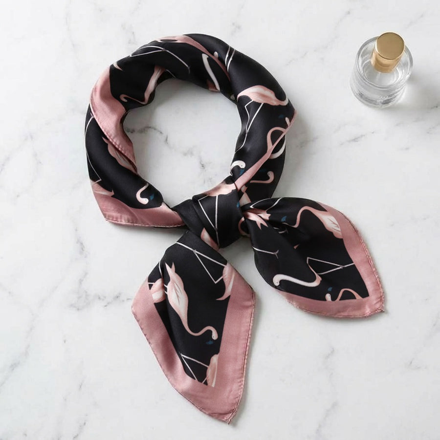Carré Satiné Chic 70 cm – Noir et rose