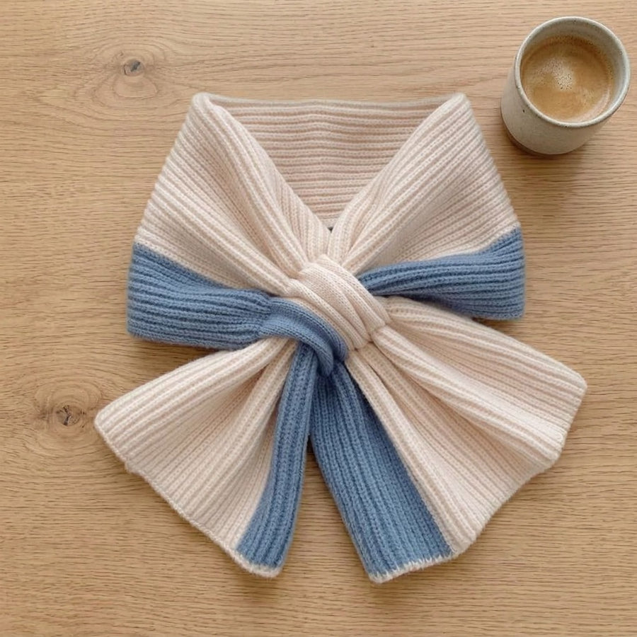 Écharpe Croisée Tricot Bicolore – Bleu et crème