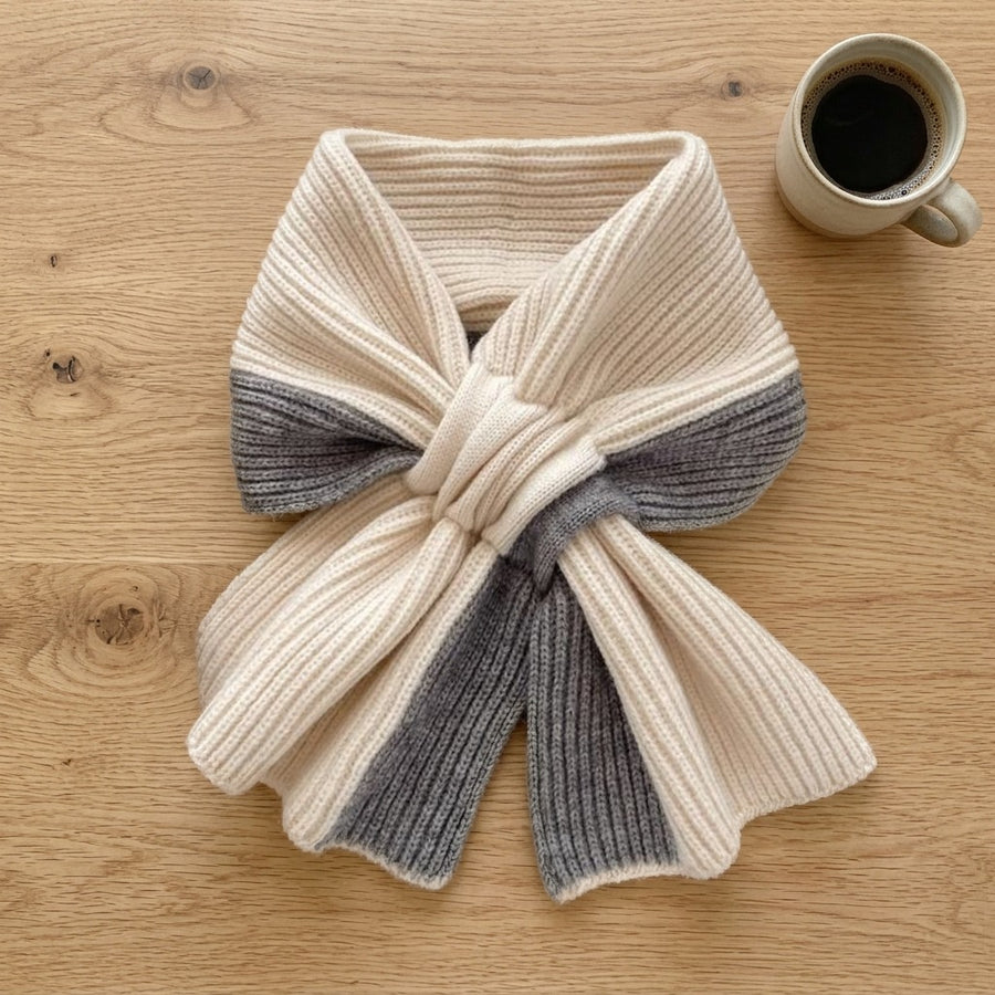 Écharpe Croisée Tricot Bicolore – Gris et crème