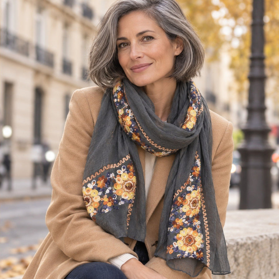 Étole Unie Brodée de Fleurs – Gris