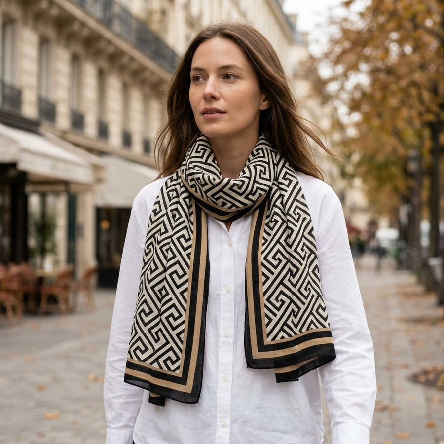 Grande Étole Graphique – Motif grec noir