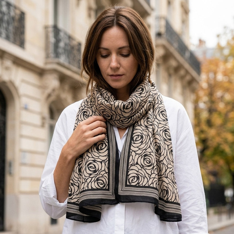 Grande Étole Graphique – Roses beige et noir