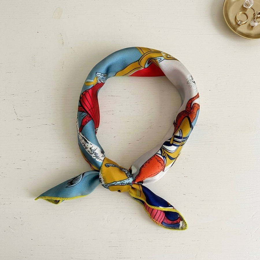 Mini Carré Satin 50 cm – Bleu et rouge imprimé