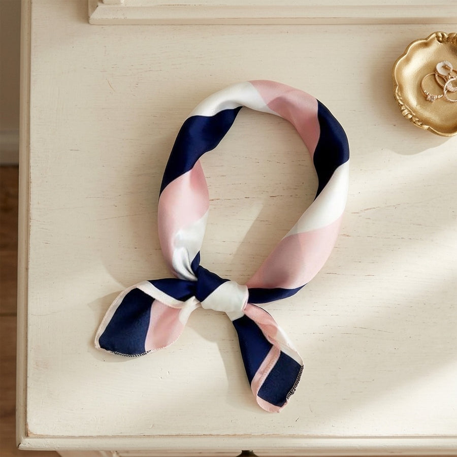 Mini Carré Satin 50 cm – Marine et rose