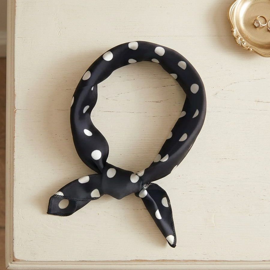 Mini Carré Satin 50 cm – Noir à pois