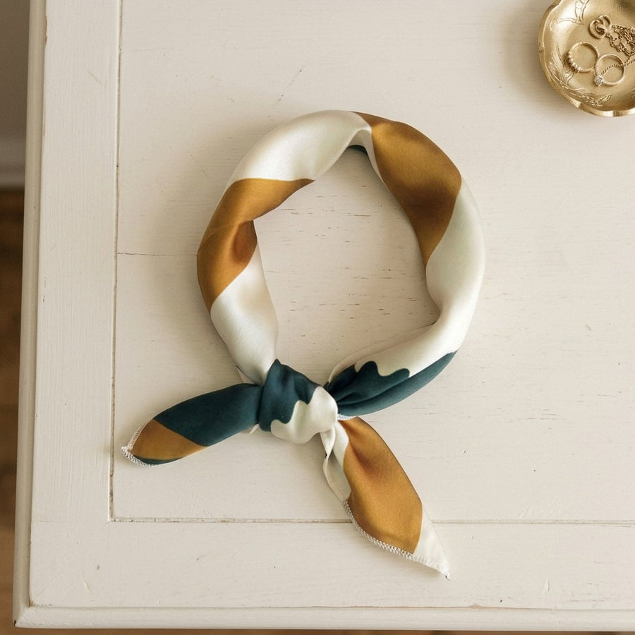 Mini Carré Satin 50 cm – Ocre et vert