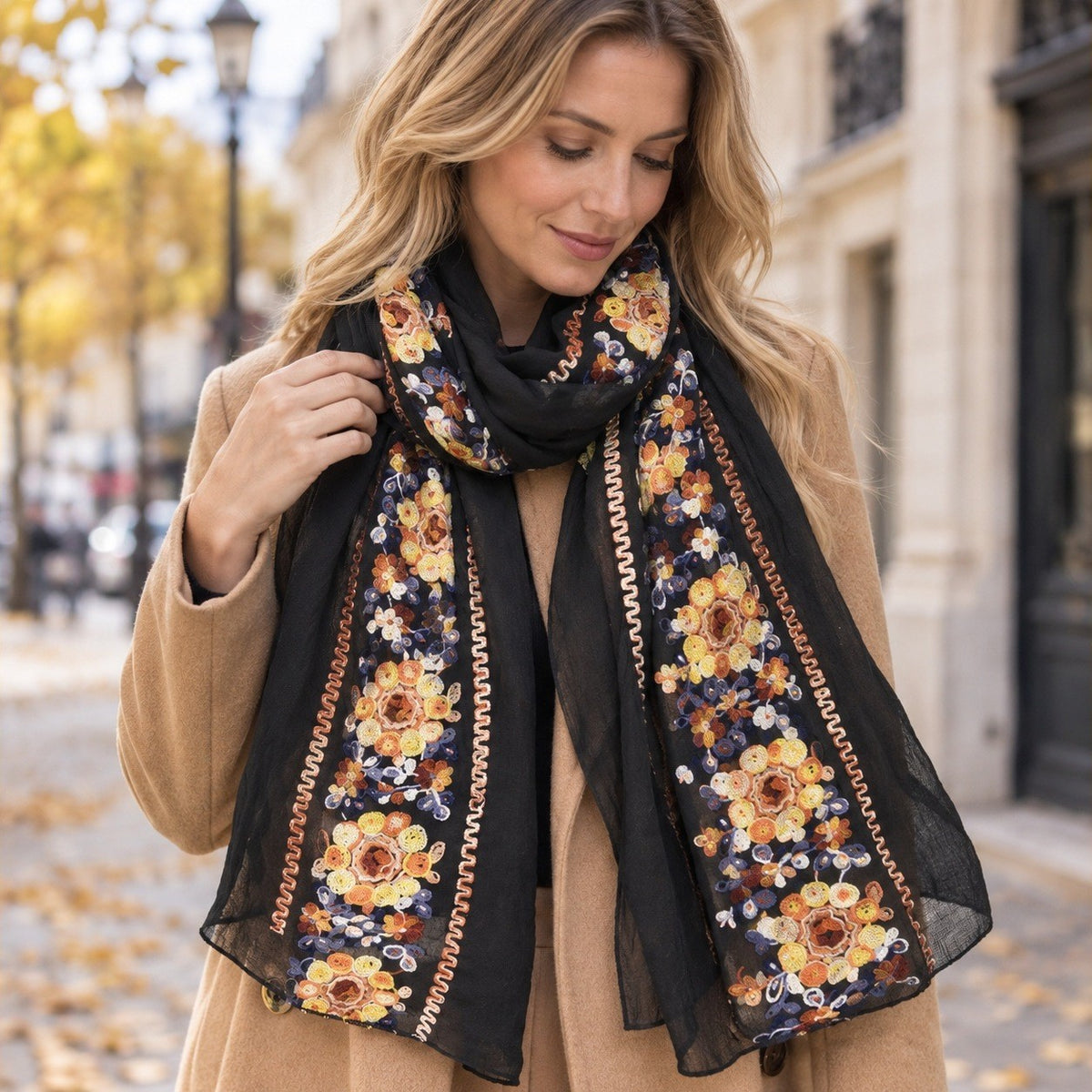 Étole Unie Brodée de Fleurs – Noir