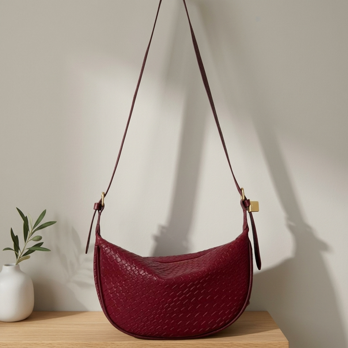 Sac Croissant Tressé Bordeaux – Brin de Charme